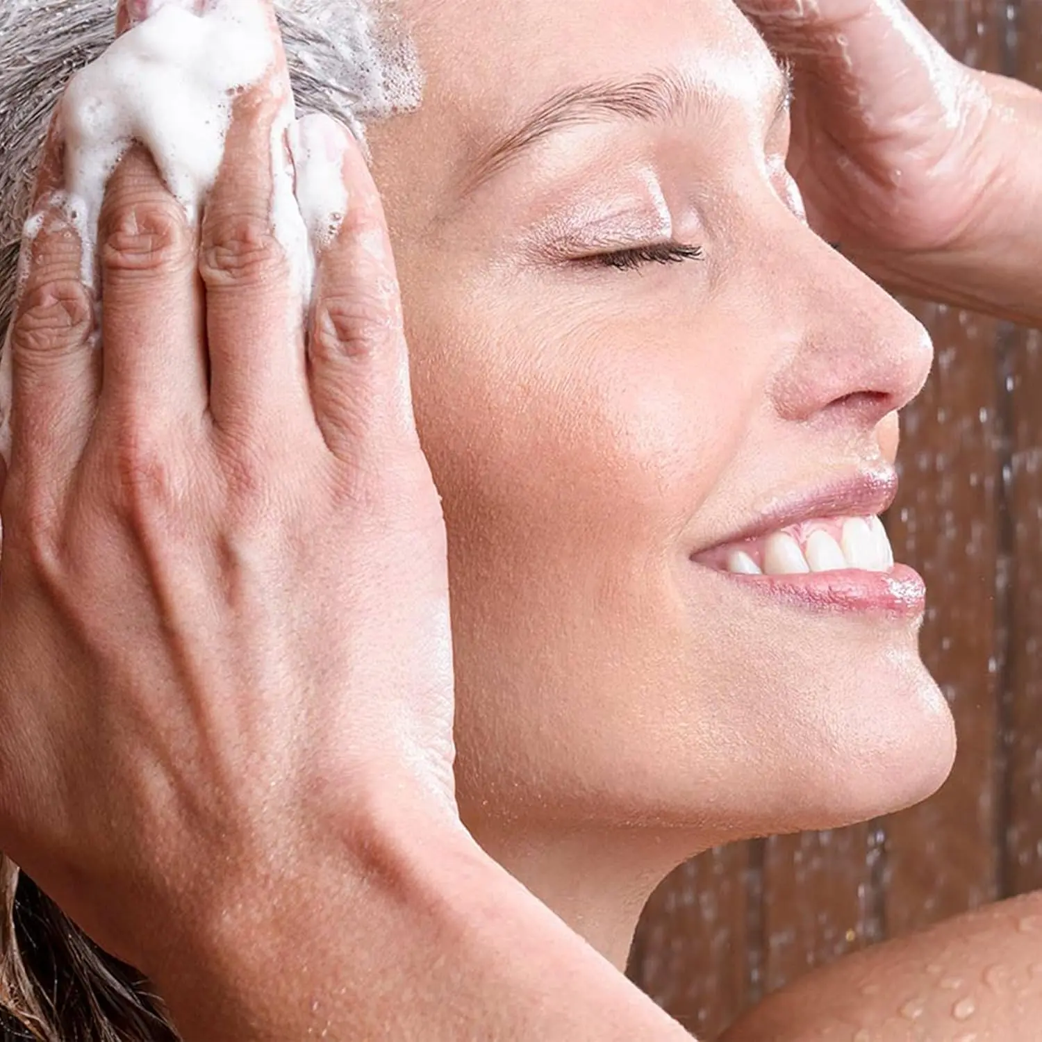 MONAT scalp scrub with Rejuveniqe deeply cleanses and purifies the scalp, removing dead skin cells and restoring balance for fresh, healthy hair.