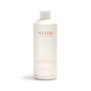 NEOM Real Luxury Bath Milk infuses your bath with a rich, fragrant blend of lavender and jasmine for a luxurious, healing experience.