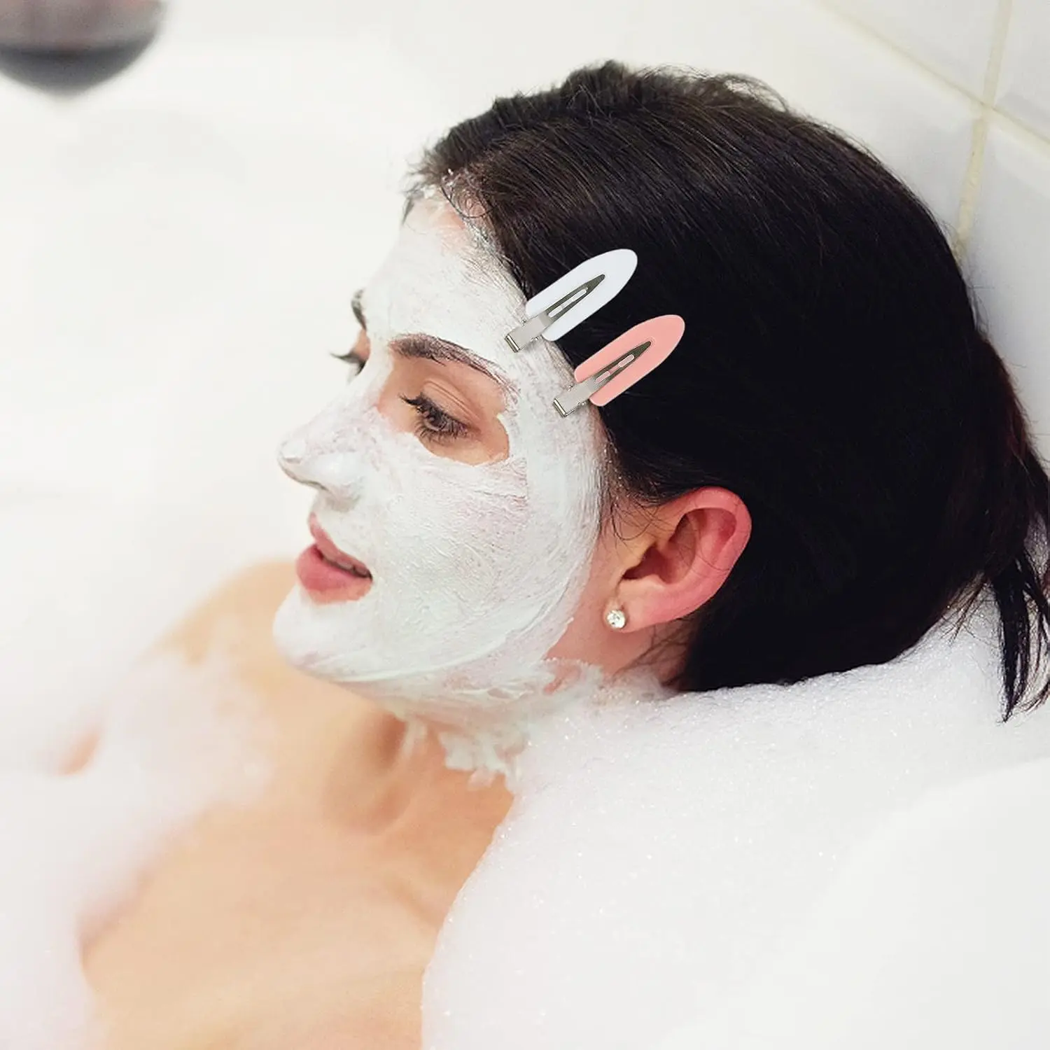 This set includes 36 no bend hair clips in pink, black, and white, perfect for styling bangs and preventing creases in your hair while doing makeup.