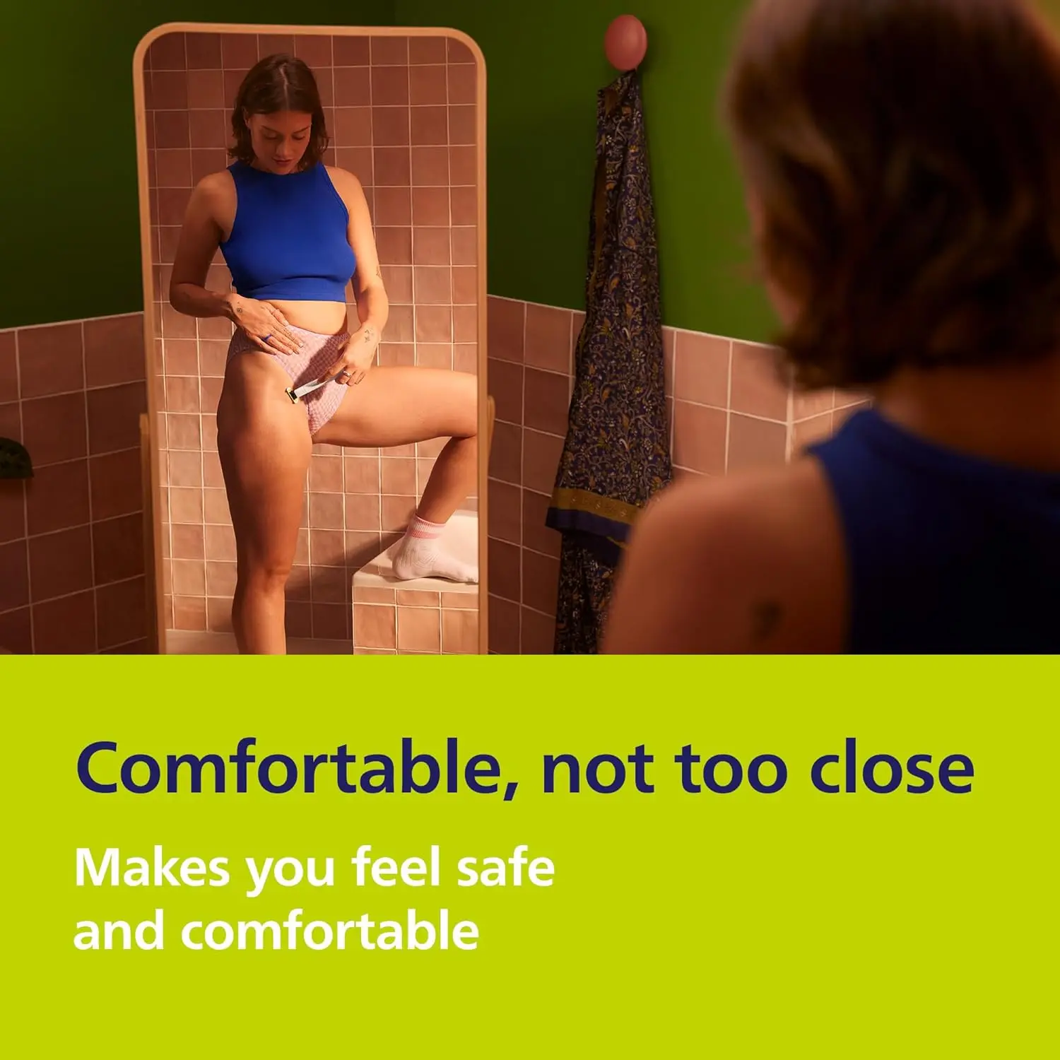 The Philips Norelco OneBlade intimate groomer with SkinProtect blade and body comb provides a comfortable trim for sensitive areas, wet or dry.