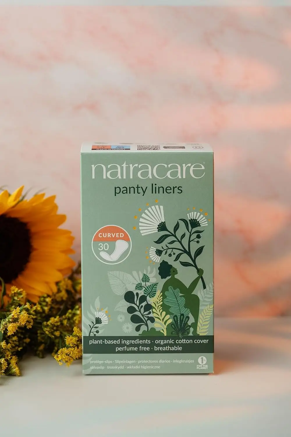 These curved, biodegradable panty liners are plastic and chlorine free, designed for extraordinary comfort, allowing your skin to breathe and stay dry, perfect for daily use.