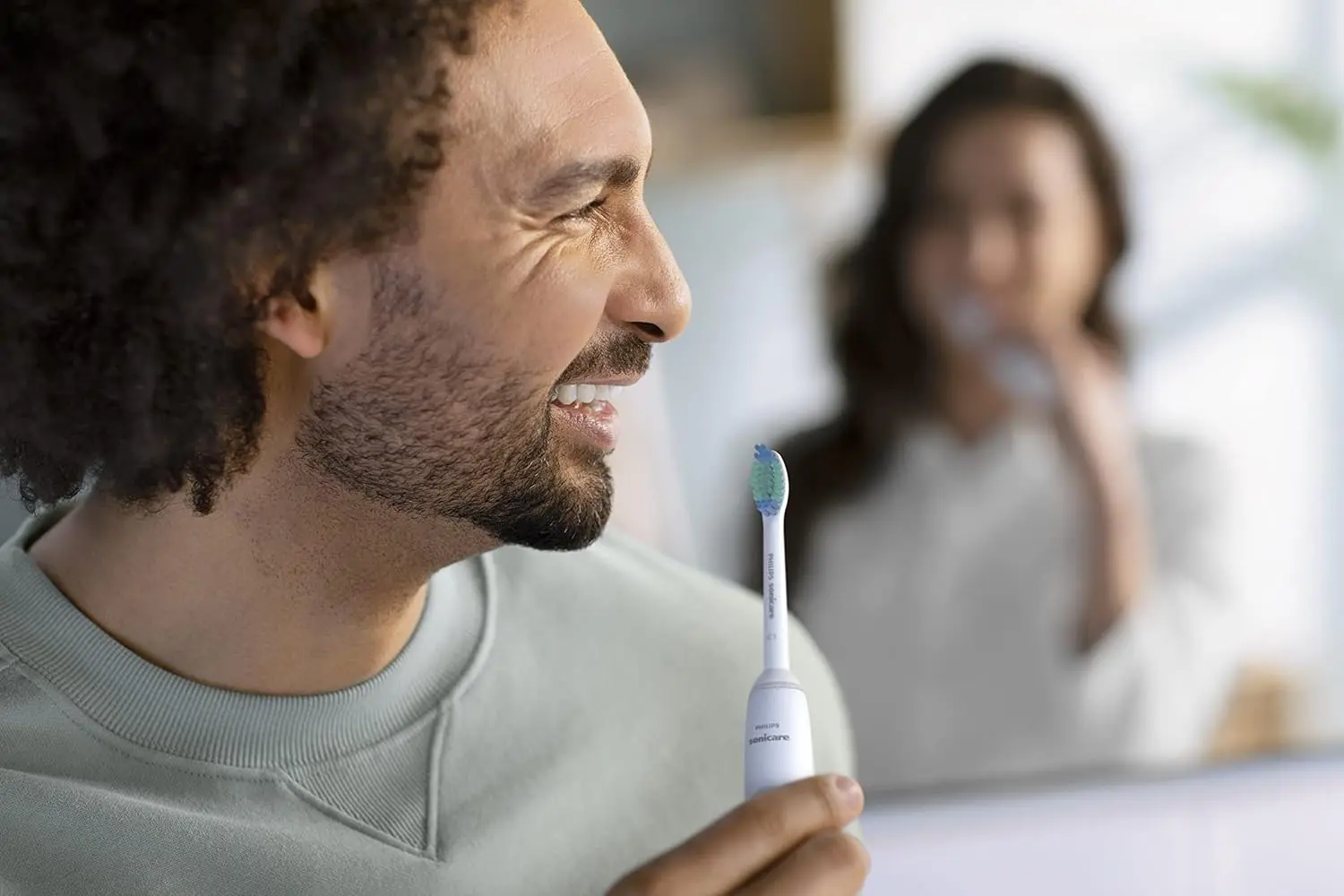 Philips Sonicare rechargeable electric toothbrush in white provides superior plaque removal for a gentle and effective clean that protects your gums.