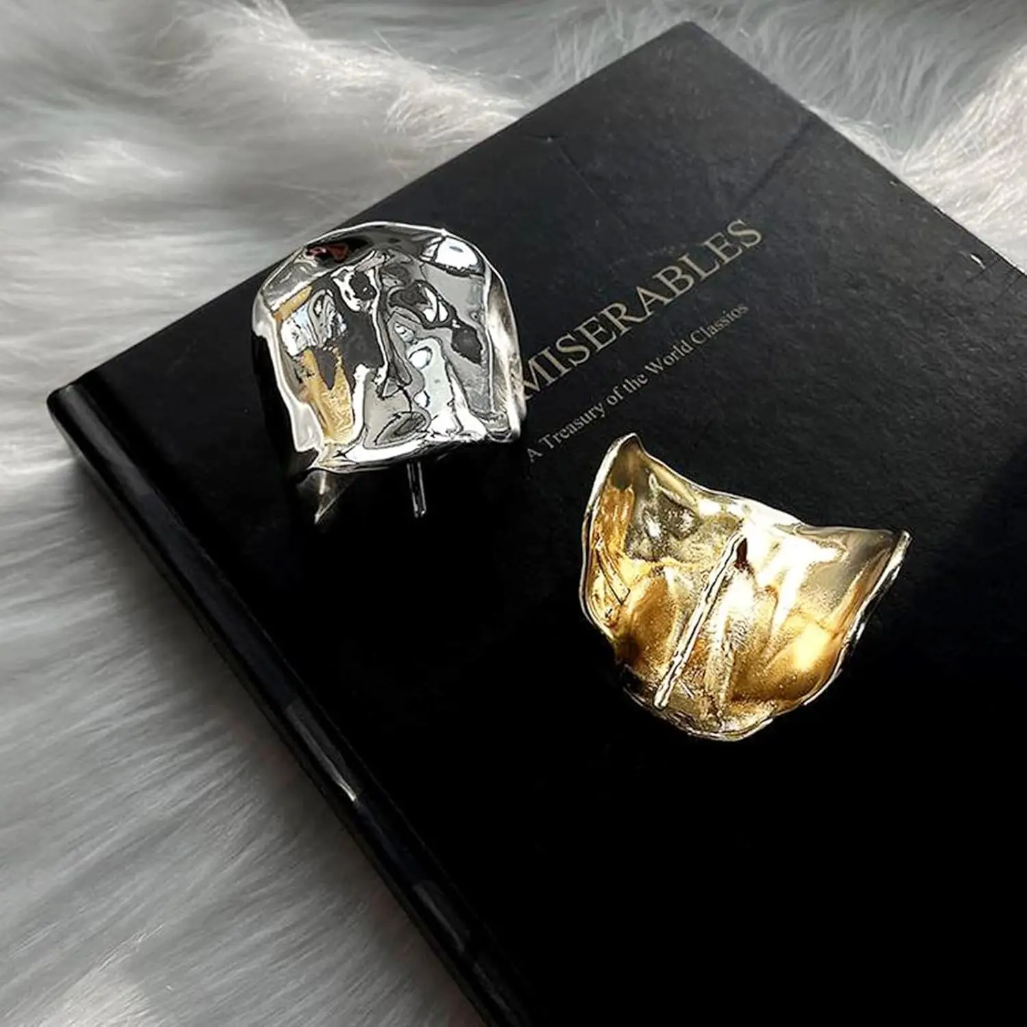 Two French-style metal ponytail holder hair clips in gold and silver, perfect for creating elegant and simple hairstyles for women and girls.