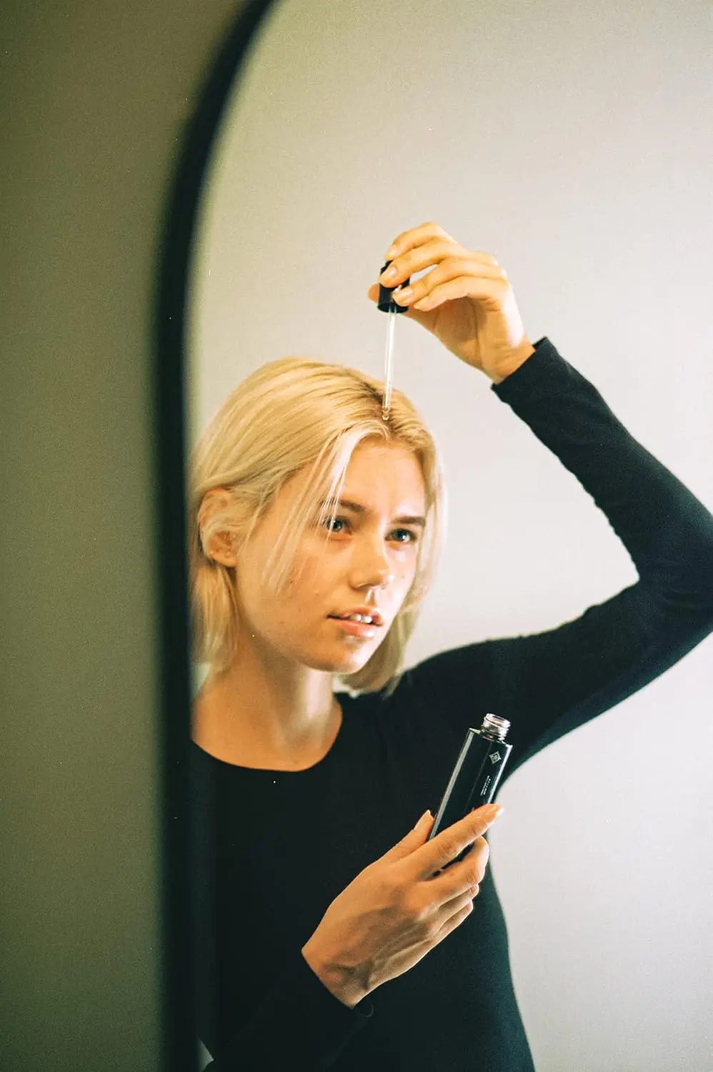 Reverie Cake hair treatment serum restores, smoothes, and protects hair and scalp with apple stem cells and essential oils.