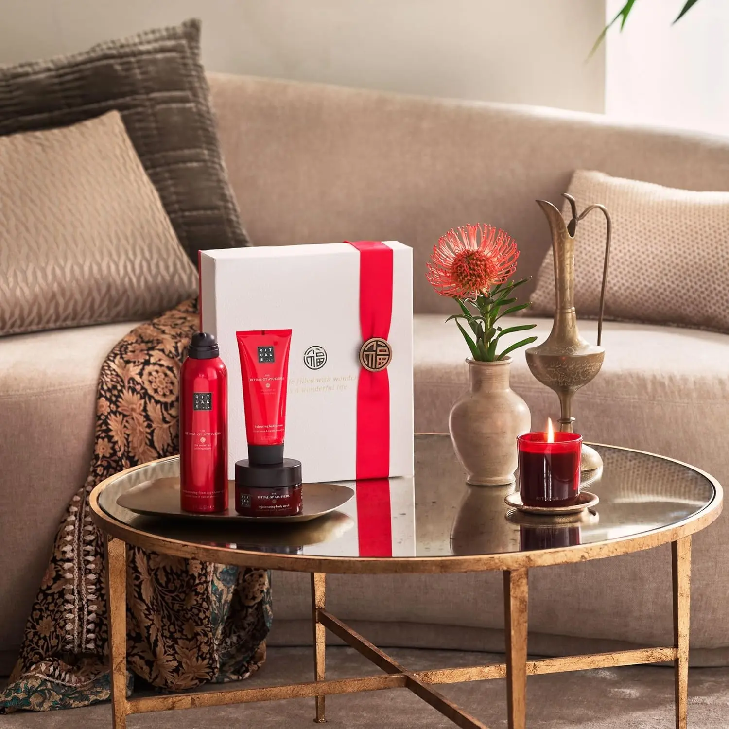 This RITUALS Ayurveda gift set includes four personal care products with a harmonizing fragrance of Indian rose and sweet almond oil for a soothing and balancing bath and body routine.