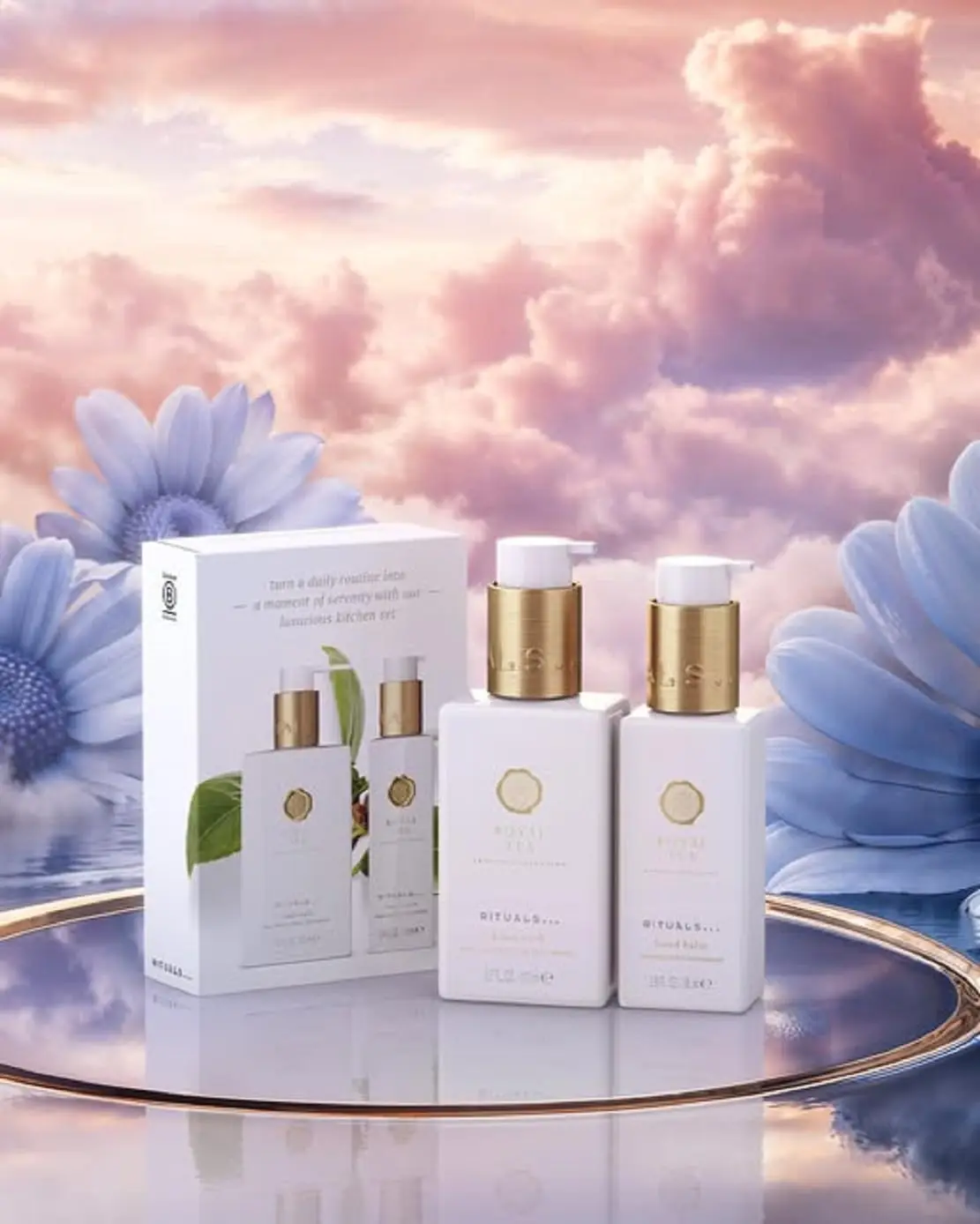 This travel set includes Rituals Royal Tea hand soap and hand balm with a refreshing green tea and woody fragrance, packaged in recyclable containers.