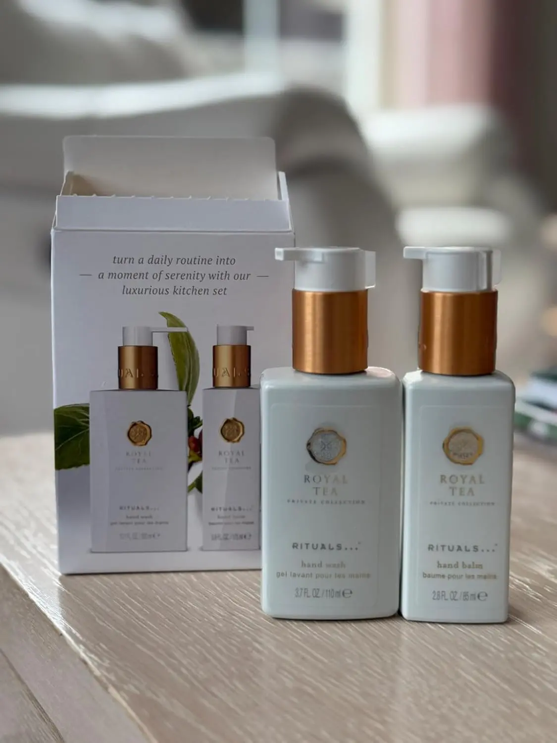 This travel set includes Rituals Royal Tea hand soap and hand balm with a refreshing green tea and woody fragrance, packaged in recyclable containers.