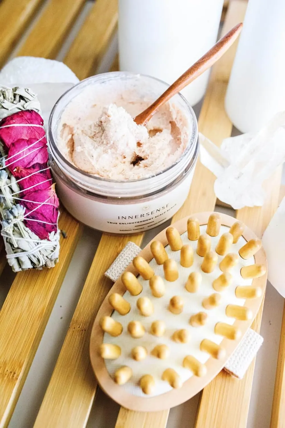 Innersense Organic Beauty scalp scrub with Hawaiian red salt, tea tree and peppermint oil provides a natural, gentle exfoliation, removing impurities while stimulating blood flow and soothing irritation.