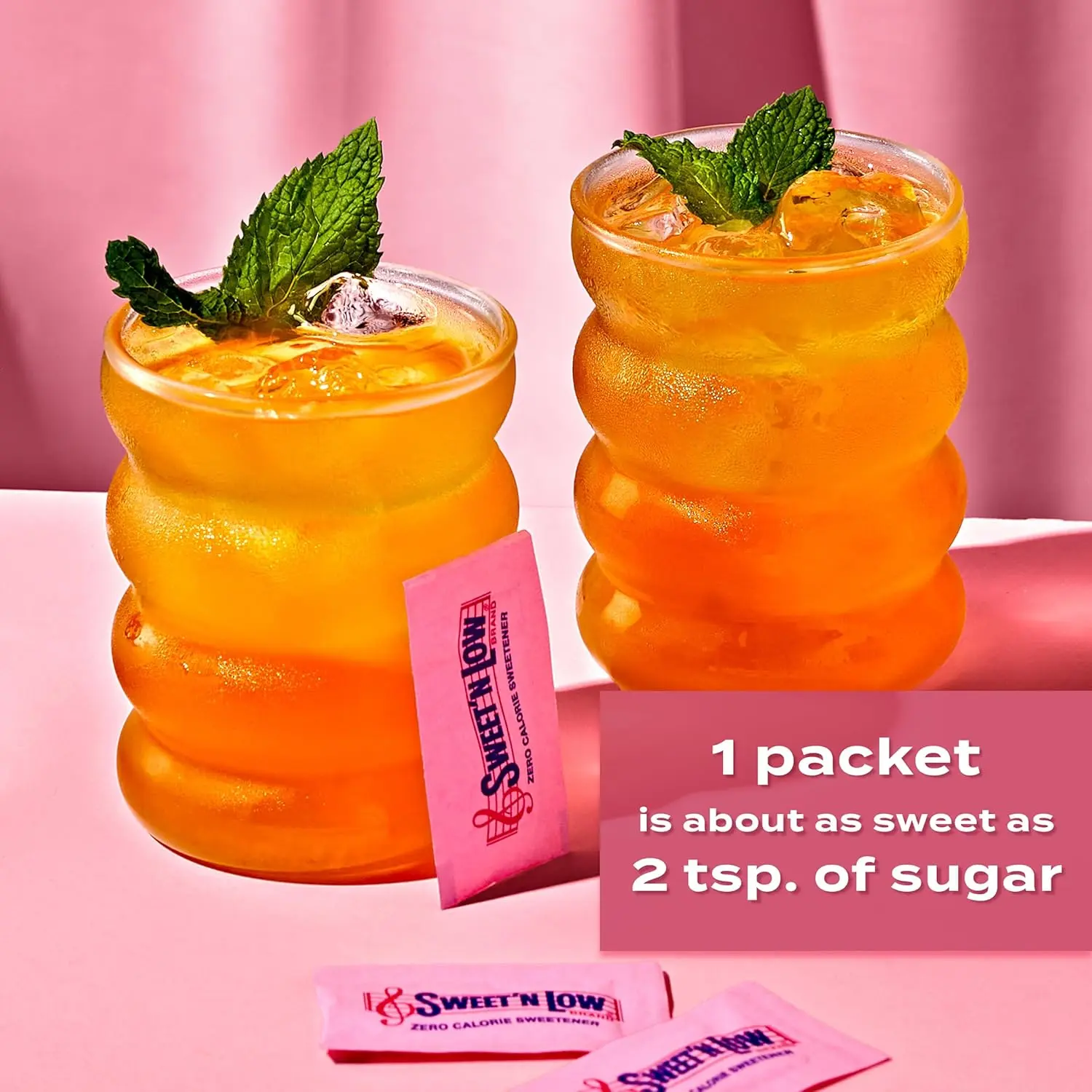 A box of Sweet 'N Low zero calorie sugar substitute single-serve packets.