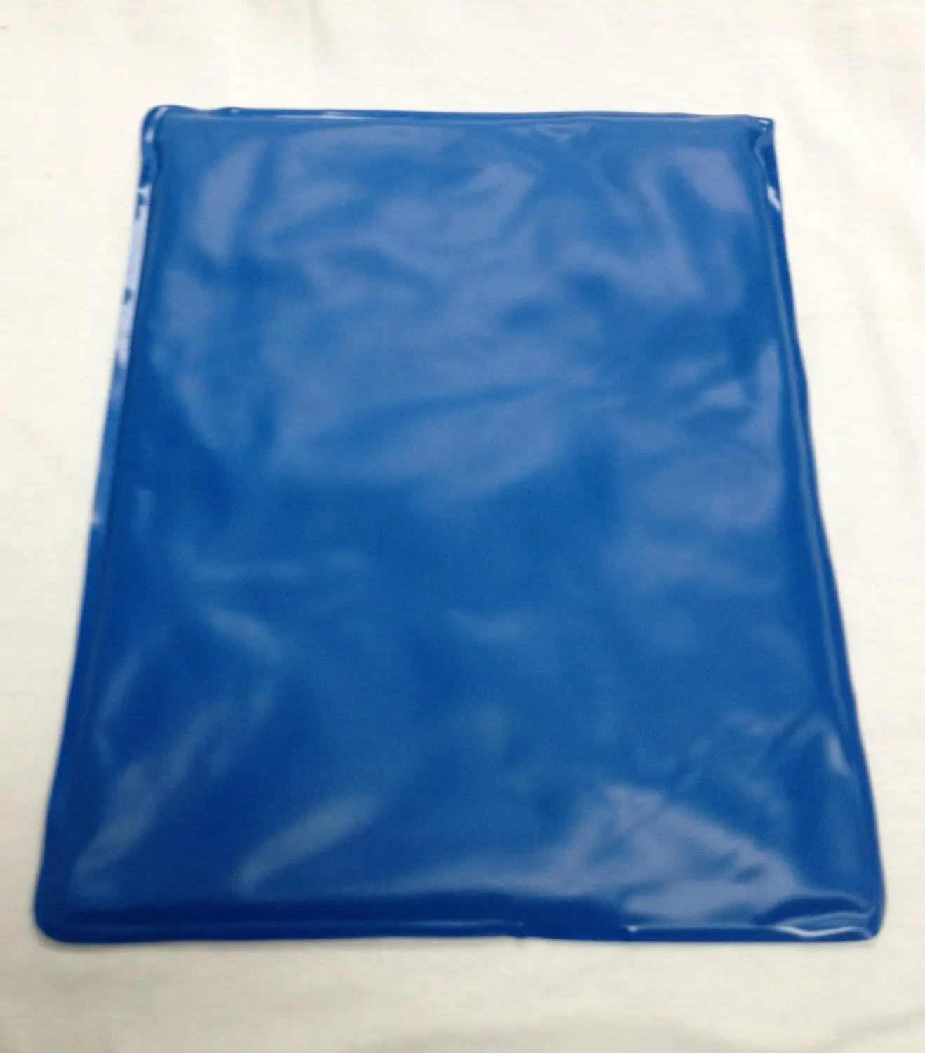 A blue vinyl cold pack provides up to 30 minutes of soothing relief from pain, swelling, and fever.
