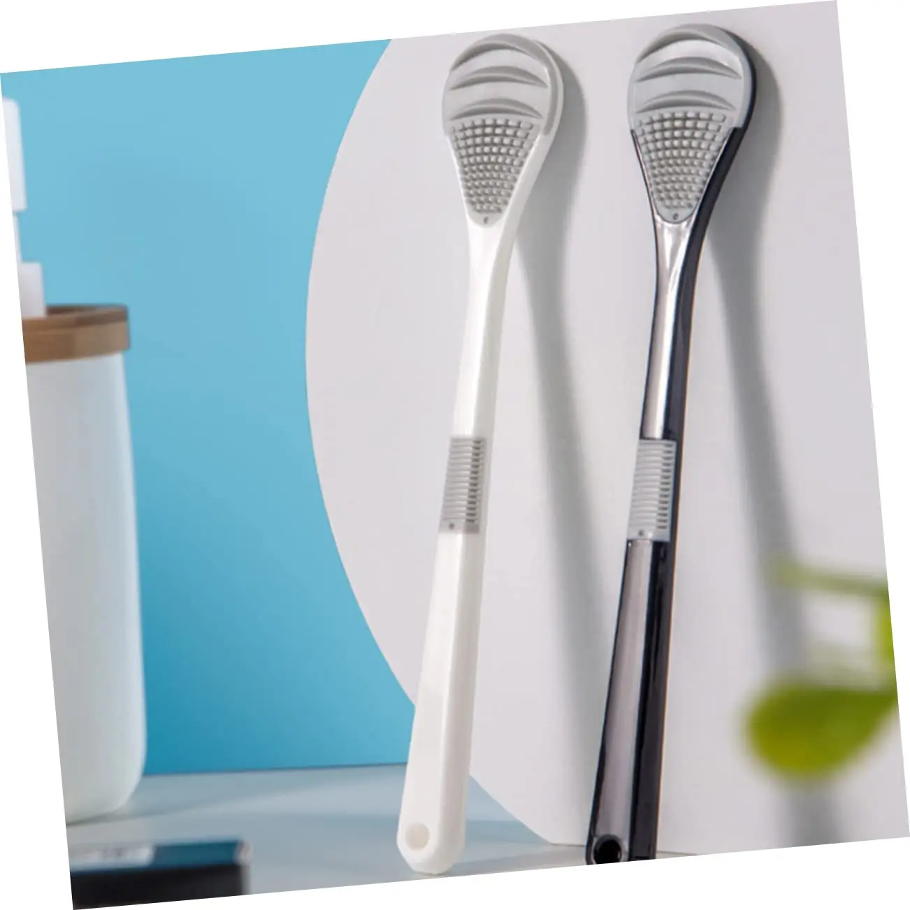 This tongue scraper for adults features a flexible, non-gagging design made from durable TPR material to gently remove residue and freshen breath for daily oral care.