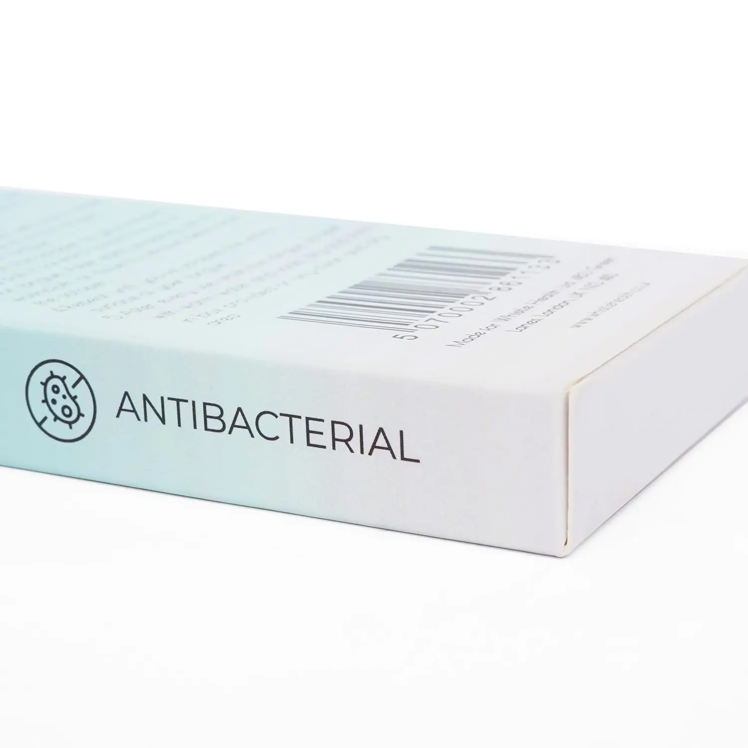 This stainless steel tongue scraper with a single handle comes with a storage case and helps adults cure bad breath and achieve fresher breath in seconds by effectively cleaning the tongue.